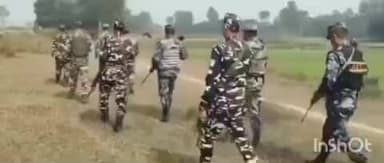 मधवापुर: माधवापुर प्रखंड के इंडो नेपाल बॉर्डर पर SSB व नेपाल APF के जवानों ने की संयुक्त पेट्रोलिंग