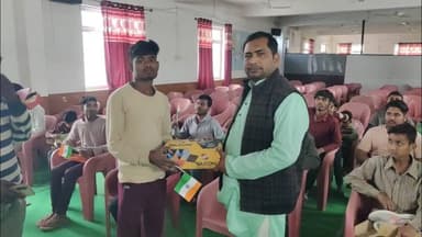 सिमरिया: गणतंत्र दिवस पर 'पत्रकार एकता मंच' की सराहनीय पहल, दिव्यांग बच्चों को वितरित की सहायक सामग्री