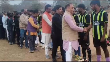 শালবনি: জঙ্গলমহল শালবনিতে আয়োজিত হল সরস্বতী পুজো উপলক্ষে ফুটবল টুর্নামেন্ট, পুরস্কার বিতরণী