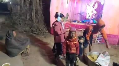 ডেবরা: বরাতে সরস্বতী পুজো উপলক্ষে আয়োজিত হলো খিচুড়ি বিতরণ, খিচুড়ি বিতরণ করল ছোট খুদেরা