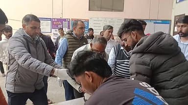 स्कूल के बच्चो से भरी हुई पिकअप खाई पलटी मची अफरा तफरी कचीख पुकार #live #viral #accident #pikap #news