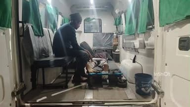 अतर्रा: कच्ची सड़क के पास रोडवेज बस की टक्कर से बाइक सवार युवक गंभीर रूप से घायल