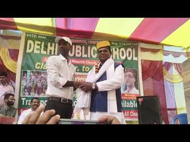 मंच पर स्वागत करते हुए अतिथियों का हुआ भव्य अभिनंदन और समारोह बना यादगार।