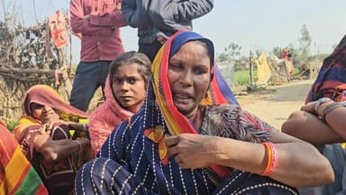 #श्रावस्ती में 20 वर्षीय महिला का भकला पुल में मिला शव।
मायके पक्ष ने ससुरालीजनो पर दहेज हत्या का लगाया आरोप।
#Shravast...