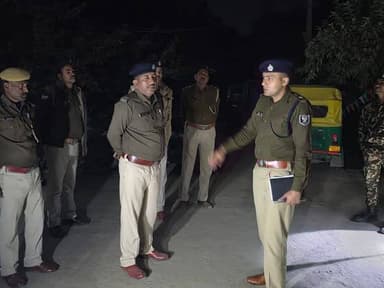 SP विक्रम सिहाग ने दियारा क्षेत्र अंतर्गत रुस्तमपुर, जुड़ावनपुर एवं राघोपुर थाना का औचक निरीक्षण किया। निरीक्षण के दौरान...