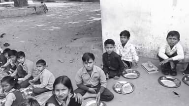 क्या यही है सिस्टम? | गणतंत्र दिवस पर बच्चों को नहीं मिला खाना | #UmariaNews #aprnews #madhay