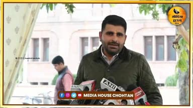 रविंद्र सिंह भाटी का दोनों सरकार पर तीखा हमला:
युवाओं संग फुटबॉल खेल रही सरकार,जब बांड ही खेत खा रही… तो घर का रखवाला कौ...