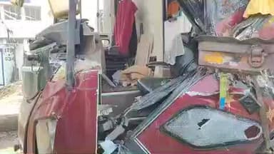 বেলডাঙা ১: বেলডাঙ্গা থানার মির্জাপুর খাগরুপাড়া এলাকায় ১২ নম্বর জাতীয় সড়কে ভয়াবহ পথদুর্ঘটনায় মৃত এক।