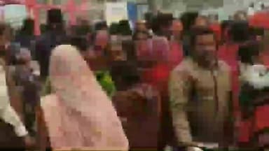 गायघाट: गायघाट में जन समस्या समाधान शिविर में फॉर्म जमा करने को लेकर अफरा-तफरी, महिलाओं ने फेंके कई लोगों के फॉर्म