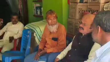 বেলডাঙা ২: বিধানসভা ভোটের আগে জনসংযোগে রেজিনগর বিধানসভা কেন্দ্রের বিধায়ক রবিউল আলম চৌধুরী।