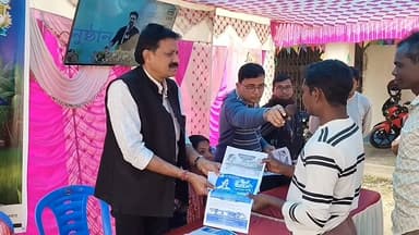 গোপীবল্লভপুর ২: মুখ্যমন্ত্রীর বাংলার বাড়ি প্রকল্পের উদ্বোধনের পরে কূলিয়ানা গ্রামপঞ্চায়েতে সুবিধাভোগীদের হাতে তুলে দেওয়া হল শংসাপত্র