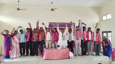 ఇల్లందు: కొత్తగూడెం శేషగిరి భవన్లో జాతీయ సంఘాల ఆధ్వర్యంలో జిల్లా సదస్సు పాల్గొన్న ఆ పార్టీల నాయకులు