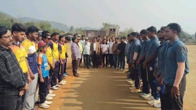 ଗୁଣୁପୁର: ବଳରାମ ପଣ୍ଡା ସ୍ମାରକୀ ବଂଶଧାରା କ୍ରିକେଟ କପ ଫାଇନାଲ ମ୍ୟାଚରେ ଯୋଗ ଦେଇ ଖେଳାଳି ମାନଙ୍କୁ ଉତ୍ସାହିତ କଲେ ଦୃତ ଧାବିକା ଦୁତୀ ଚାନ୍ଦ