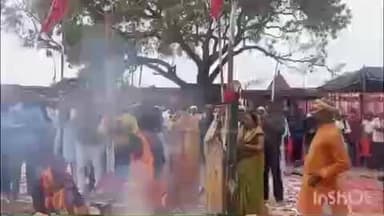 राजापाकर: गौसपुर बरियारपुर के बाबा राम रक्षा दास मठ परिसर में श्री श्री 1008 विष्णु महायज्ञ के लिए भूमि पूजन व ध्वजारोहण