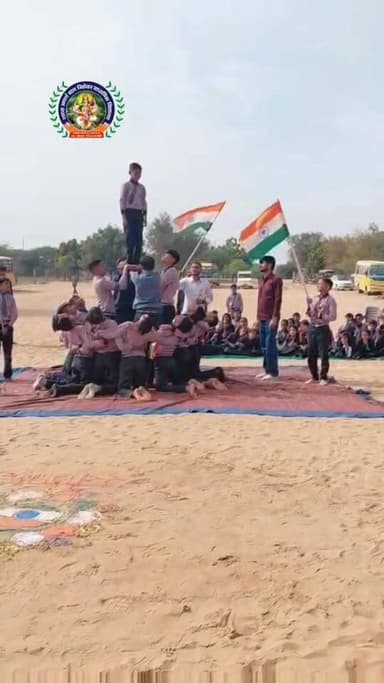 77वें गणतंत्र दिवस पर शारदा आदर्श बाल निकेतन विद्यालय रूपाणा-जैताणा के बच्चों की पिरामिड प्रस्तुति...
#गणतंत्र_दिवस
शार...