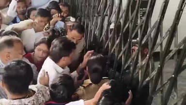 अजित पवार के निधन की ख़बर सुनते ही भतीजे रोहित पवार पहुंचे अस्पताल
#RIP #AjitPawar #ॐशांति | #OmShanti | #अजीत_पवार