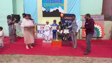 मांडर: रेड सी इंटरनेशनल स्कूल में गणतंत्र दिवस और आर्ट-क्राफ्ट-साइंस प्रदर्शनी का आयोजन