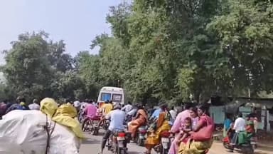 அரூர்: அரூர் செல்லம்பட்டி சாலையில் போக்குவரத்து பாதிப்பில் 1/2 மணிநேரம் சிக்கி ஆம்புலன்ஸ்