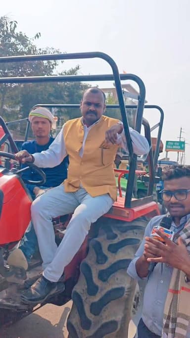 इतिहास रच गया बुंदेलखंड! पहली बार हजारों ट्रैक्टर सड़क पर उतरे”🚜 33 गांवों को पानी नहीं मिला तो हजारों ट्रैक्टर सड़कों प...