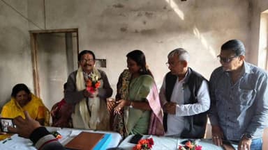 দাসপুর ১: চাঁইপাট অঞ্চলের বিশিষ্ট সমাজকর্মীকে মমতা বন্দ্যোপাধ্যায় কর্তৃক প্রেরিত দূত হিসেবে
চাঁইপাটে সম্মানিত করলেন মন্ত্রী