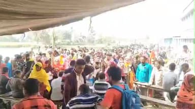 ক্যানিং ২: প্রতিদিনের ন্যায় আজও দেউলী -1নং অঞ্চলের ঘীখালি হাইস্কুলে হিয়ারিংয়ের লাইনে মানুষের ভীড়