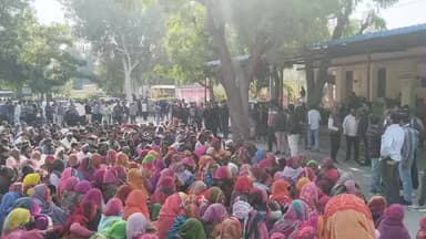 ब्यावर: खनन विवाद को लेकर ग्राम अतीतमंड में उबाल, ग्रामीणों ने किया जोरदार प्रदर्शन, जिला कलेक्टर को सौंपा ज्ञापन