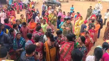 জামবনি: কাপগাড়ি ৩ নম্বর অঞ্চলে যুব তৃণমূল কংগ্রেসের উদ্যোগে আয়োজিত ক্রীড়া প্রতিযোগিতার অনুষ্ঠানে উপস্থিত বিধায়ক