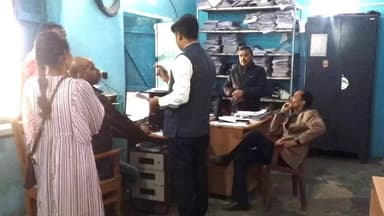 धमदाहा: पूर्णिया के एडीएम ने भवानीपुर अंचल व प्रखंड कार्यालय का किया औचक निरीक्षण, अनुपस्थित 10 कर्मियों की कटी उपस्थिति