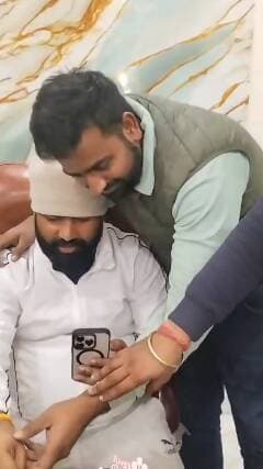 हमारा जन्मदिन बीतने के बाद भी, आज भी चाहने वाले मित्र पूर्व प्रधान के द्वारा केक काटकर व्हट्सप कालिंग पर उपस्थिति दर्ज करवा, बधाई दिया गया..