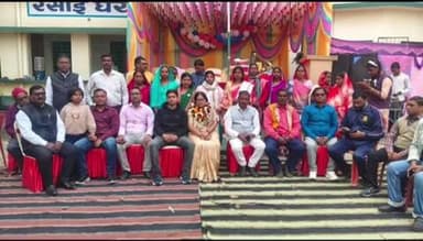 बरकागाँव: उत्क्रमित मध्य विद्यालय साढ में सेवानिवृत्त प्रधानाध्यापिका को दी गई भावभीनी विदाई