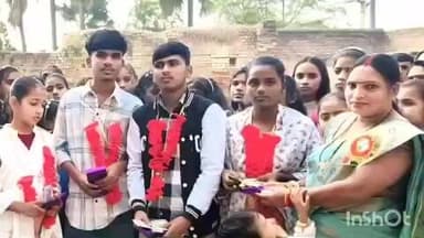 नीम चक बथानी: मैट्रिक और इंटर में टॉप करने वाले छात्र-छात्राओं को मुखिया ने किया सम्मानित