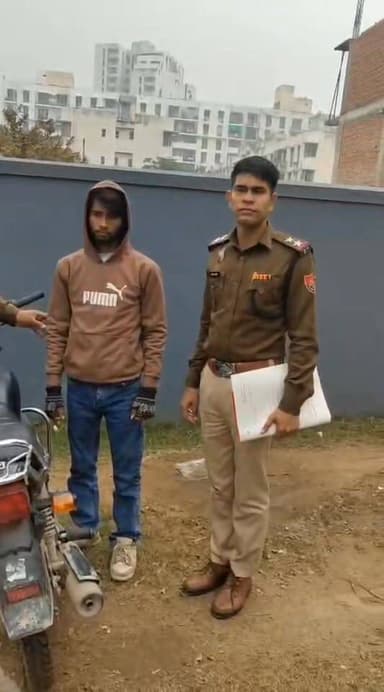 *डिलीवरी बॉय के साथ मारपीट करके बाईक लूटने की वारदात को अंजाम देने वाले 03 नाबालिक सहित कुल 04 आरोपी गिरफ्तार।*
*कब्जा ...