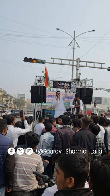 मैंने उन लोगों की कब्रें भी देखी है कब्रिस्तान में , जो सिर्फ़ इसलिए नहीं लड़े की कही वो मारे न जाए । बाग़ी बनिए ग़ुलाम नहीं ।
📍सतना
#TEAMCHHOTUSHARMA