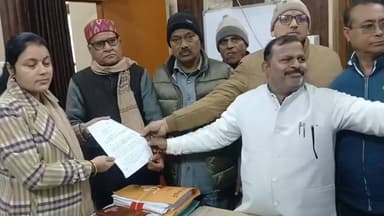 आंवला: आंवला में सवर्ण समाज ने यूजीसी बिल का विरोध किया, एसडीएम को ज्ञापन सौंपा और प्रदर्शन तेज करने की दी चेतावनी