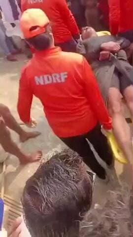 अमौर: अमौर - एनडीआरएफ पटना ने बाढ़ आपदा को लेकर नितेंद्र पंचायत के बेलगच्छी चौक के पास परमान नदी में मॉक ड्रिल किया