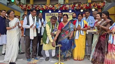 হরিপাল: চন্দনপুরে বি এস এম হাইস্কুলের বাৎসরিক সাংস্কৃতিক অনুষ্ঠানে উপস্থিত মন্ত্রী বেচারাম মান্না ও বিধায়িকা করবী মান্না