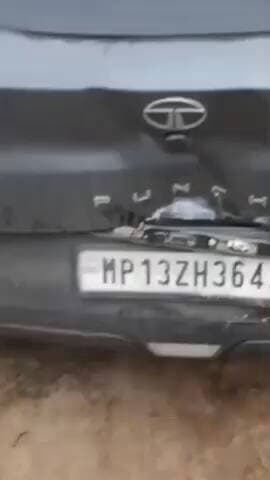 चौमूं: चोमू के नेशनल हाईवे पर उदयपुरिया मोड के पास घने कोहरे के कारण फॉर्च्यूनर, बस और अन्य गाड़ियां हुईं क्षतिग्रस्त