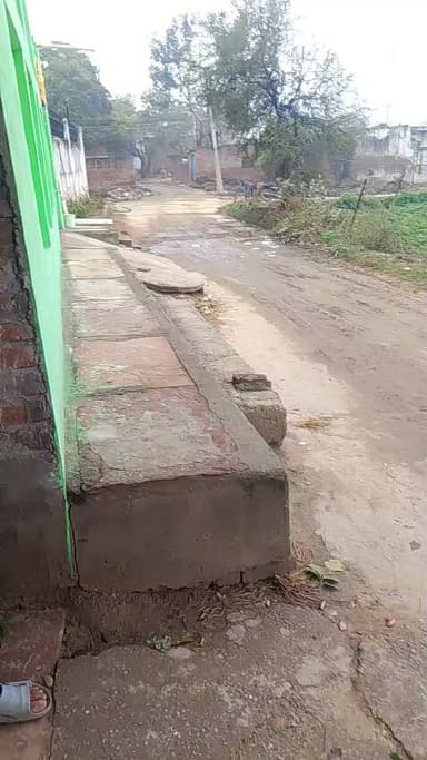 gaon Sarouth गांव का पानी रोक दिया गया है उसे गांव के लोग बहुत परेशान है इसका कोई समाधान नहीं करने वाला है