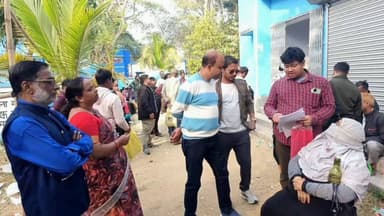 চণ্ডীতলা ১: জাঙ্গিপাড়া SIR ক্যাম্পে জনসেবায় তৎপর তমাল চন্দ্র, পরিবহনমন্ত্রীর নির্দেশে মানুষের পাশে তৃণমূল