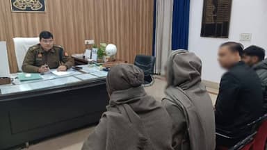 कांठ: एसपी देहात कुंवर आकाश सिंह ने अपने कार्यालय पर जनसुनवाई में आए फरियादियों की समस्याएं सुनीं