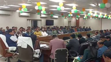 जलालपुर: अंबेडकर नगर कलेक्ट्रेट में जिलाधिकारी ने शिक्षण संस्थानों के साथ बैठक की, 18-19 वर्ष के युवाओं को मतदाता सूची में जोड़ने का दिया निर्देश