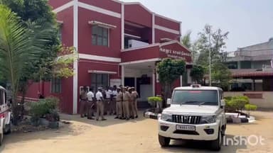 அன்னூர்: அன்னூரில் சட்ட விரோதமாக தங்கி இருந்த 11 வங்கதேசத்தினரை போலீசார் கைது செய்தனர்