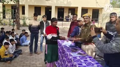 खानपुर: सारोला कलां क्षेत्र के ईरली गाँव में थाना अधिकारी बुद्धाराम चौधरी ने स्कूली बच्चों को कानून की जानकारी दी