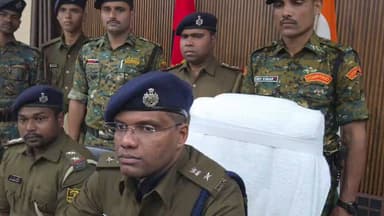 किशनपुर थाना क्षेत्र अंतर्गत दिनांक-26/27.01.2026 को रात्रि में में घटित चोरी की घटना का उदभेदन,चोरी की गई सामान बरामद।