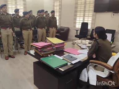 कृत्यानंद नगर: पूर्णिया के पुलिस अधीक्षक महोदिया ने अपने कार्यालय में नवनियुक्त प्रशिक्षु पुलिस की समीक्षा की