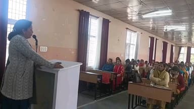 भराड़ी: उल्लास कार्यक्रम के तहत स्वयंसेवी शिक्षकों का एकदिवसीय प्रशिक्षण, साक्षरता लक्ष्य हासिल करने का आह्वान किया गया