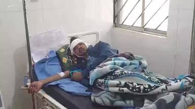 पाकरटांड: सिमडेगा: गांधी मेला से लौटते समय नानेसेरा के पास नशे में बाइक से गिरकर युवक घायल