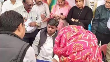 सुनेल: हेमड़ा से ओसाव तक चौड़ी सड़क बनवाने की मांग को लेकर ग्रामीणों ने पूर्व सीएम व सांसद को सौंपा ज्ञापन