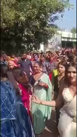 बसवा: बांदीकुई में किन्नर महासम्मेलन, शोभायात्रा निकाली गई और बालाजी मंदिर में चांदी का छत्र चढ़ाया गया