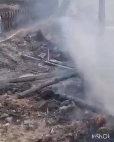 बरहज: भागलपुर कस्बे में हनुमान मंदिर के पास गैस सिलेंडर फटने से झोपड़ी में लगी आग, सामान हुआ खाक